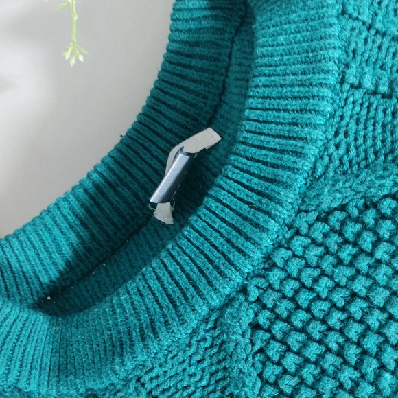 Old Navy Beautiful Sweater - Picture 4 of 7